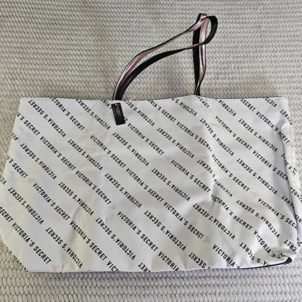 NWT Victoria’s Secret Totebag/travelbag